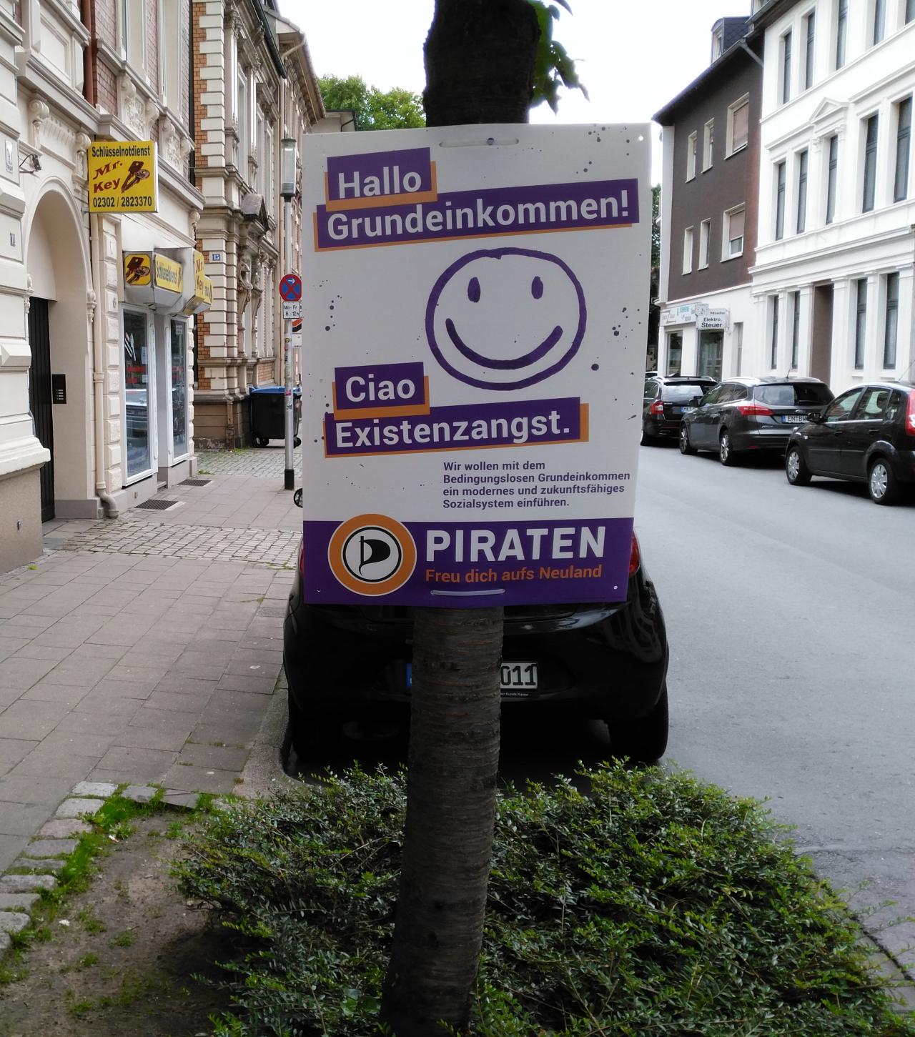 Wahlplakat der Piratenpartei zum Thema BGE beim Bundestagswahlkampf 2017 in Witten